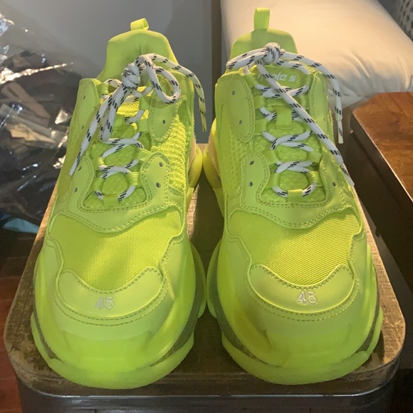 Men’s yellow/neon Balenciaga shoe, size 12